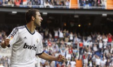 浓眉哥连续七场比赛得分超过战术调整，老鹰挑战极限！